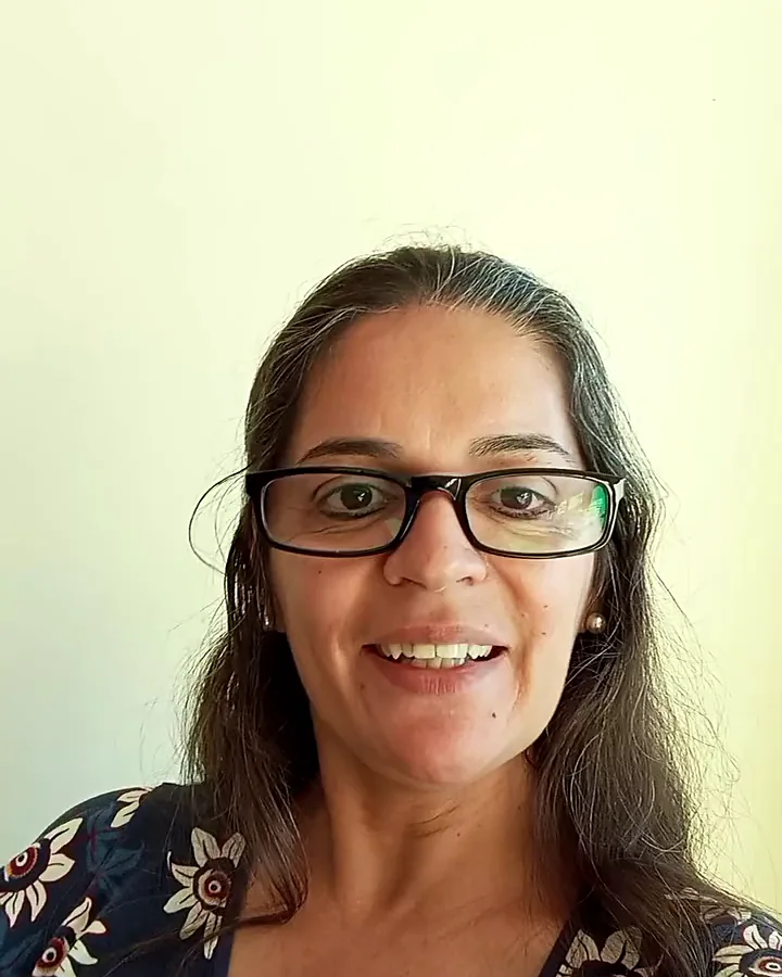 Retrato de Keila Kuester, terapeuta integrativa em São Paulo
